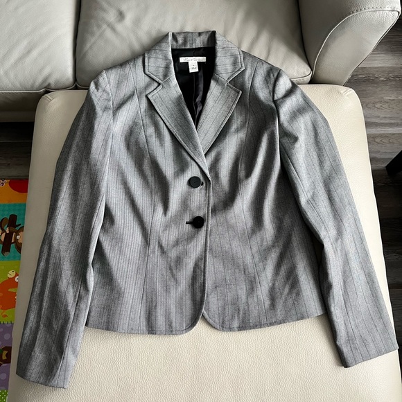 NWOT - Kenneth Cole Women’s Suits - Size 10 - Picture 2 of 7
